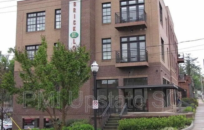 301 AUGUSTA ST