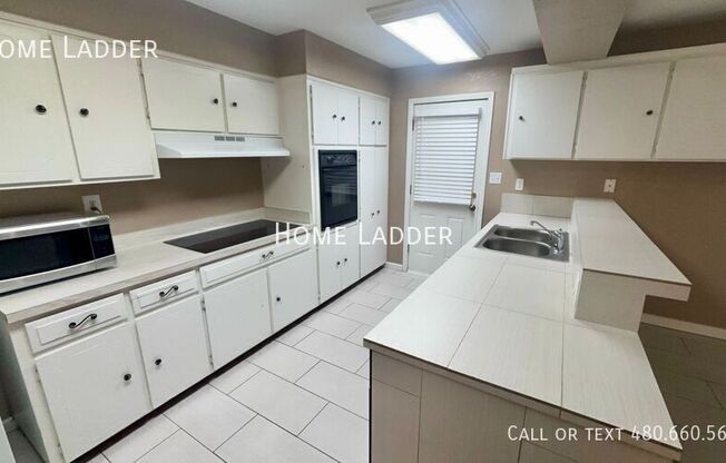 1128 E Broadmor Drive