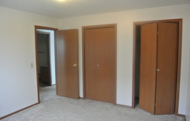 2 beds, 1 bath, $745, Unit 8