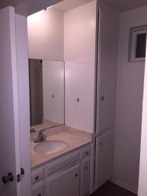 2 beds, 1 bath, $2,595, Unit 12