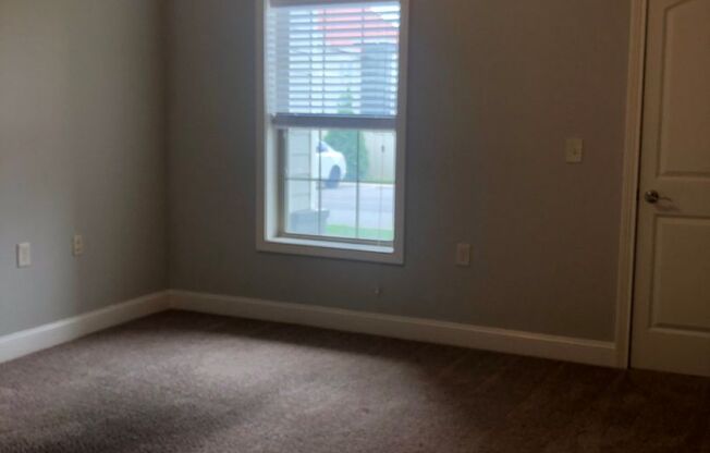 2 beds, 2 baths, 1,074 sqft, $905, Unit 39