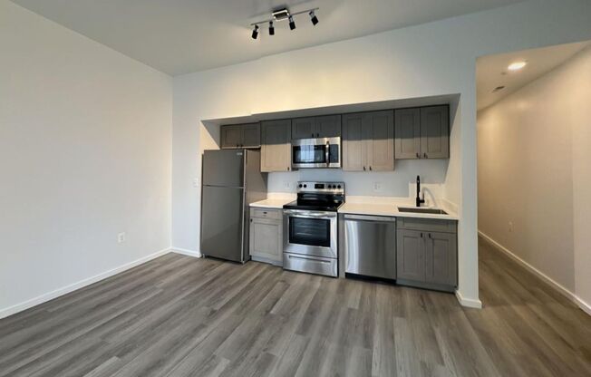 2 beds, 1 bath, 735 sqft, $1,940, Unit 207