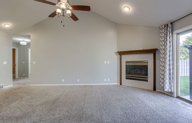 Must See 3 Bedroom Close to Village Pointe!!