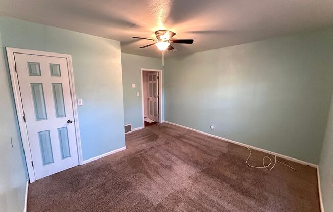 3 beds, 1 bath, $1,295