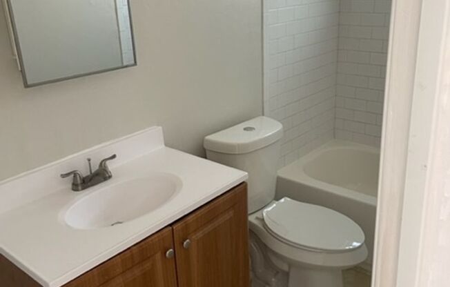 2 beds, 1 bath, $1,495, Unit B