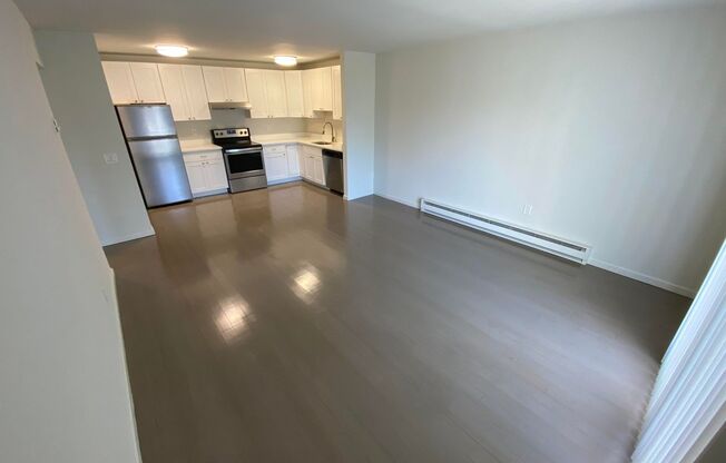 1 bed, 1 bath, 566 sqft, $2,375, Unit B4