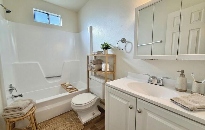 2 beds, 1.5 baths, 800 sqft, $1,115, Unit Unit 3