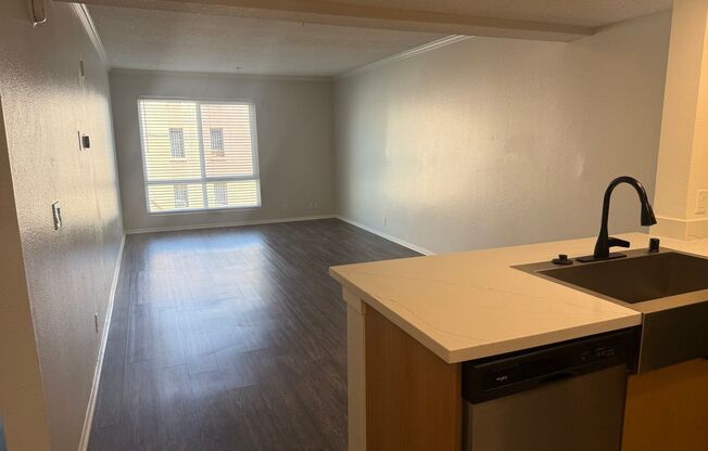 1 bed, 1 bath, 671 sqft, $2,425, Unit 355