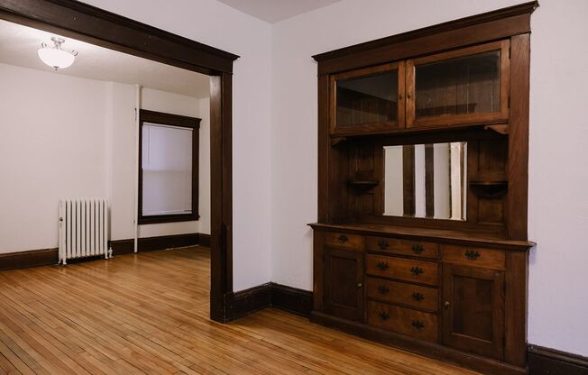 2 beds, 1 bath, 901 sqft, $1,250, Unit 315-21