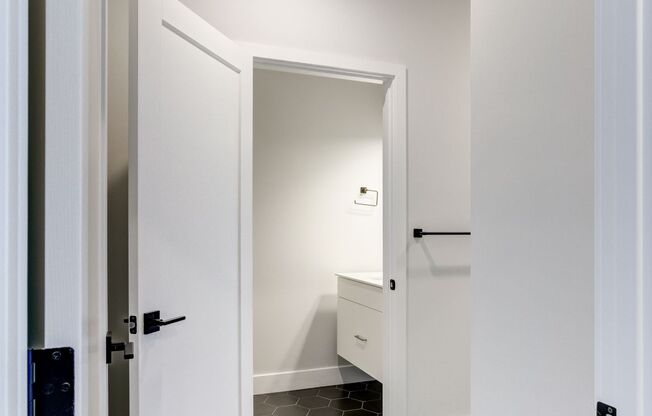 1 bed, 1 bath, 730 sqft, $1,600, Unit 309