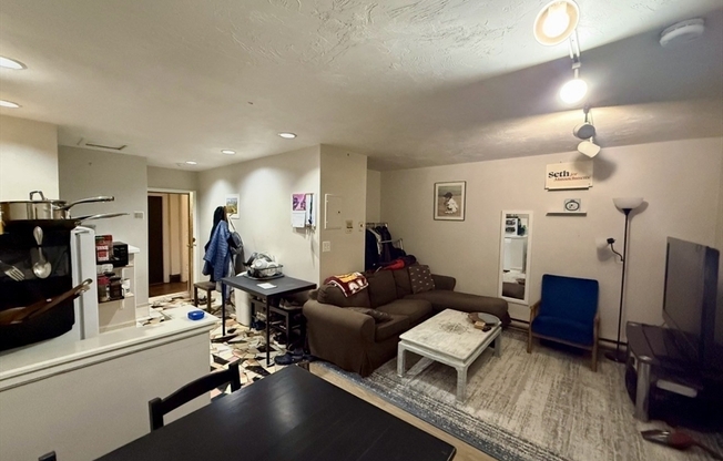 78 COMMONWEALTH AVE