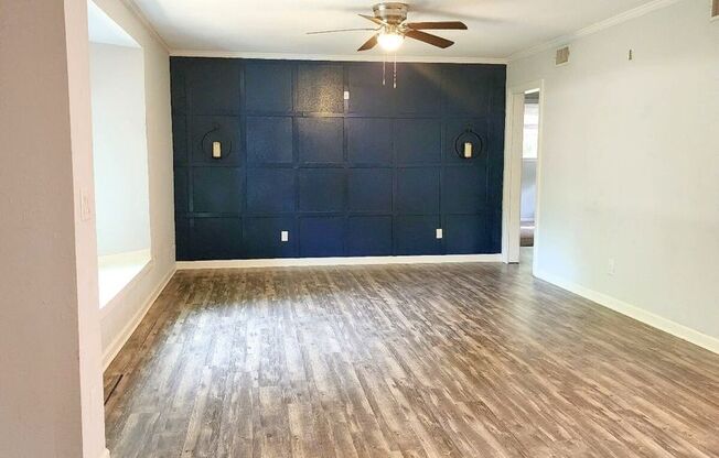 Stunning 4/2 Redecorated Home Close to I-110!