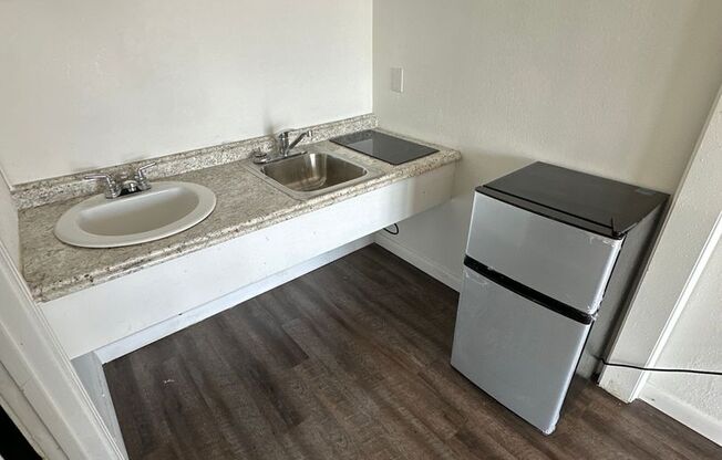 Studio, 1 bath, 300 sqft, $600, Unit A20