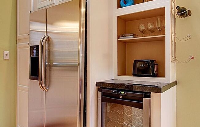 One Month Free Rent!* Furnished Cozy Bungalow Style Condo in Capitol Hill