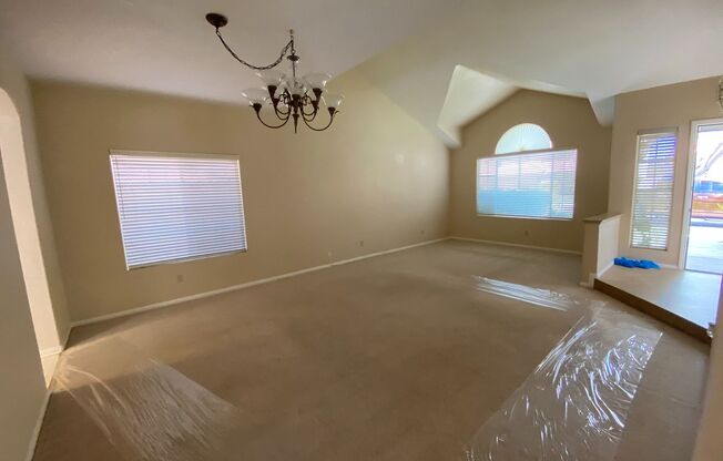 4 bed/2.5 bath 2400+ sq ft in Gated Painted Desert