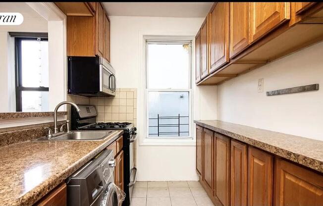 884 BEDFORD AVE