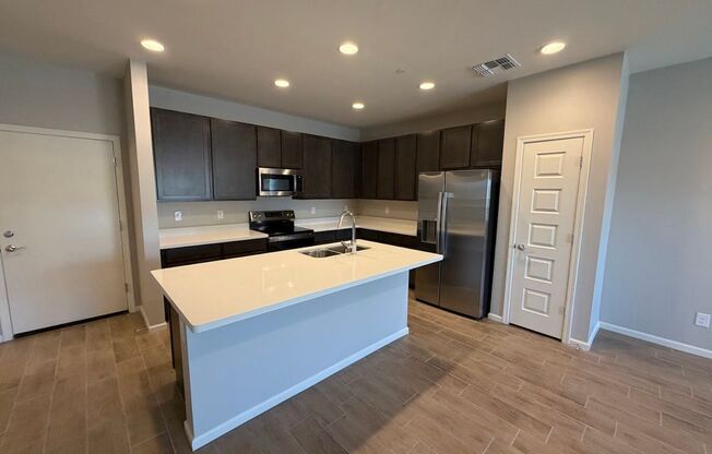 3 beds, 2.5 baths, $2,195, Unit # 22