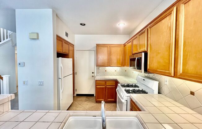 Beautiful 3B/3BA Home with Washer/Dryer & Attached Garage in Serra Mesa!