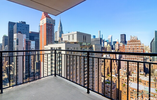 2 beds, 2 baths, $6,300, Unit 25D