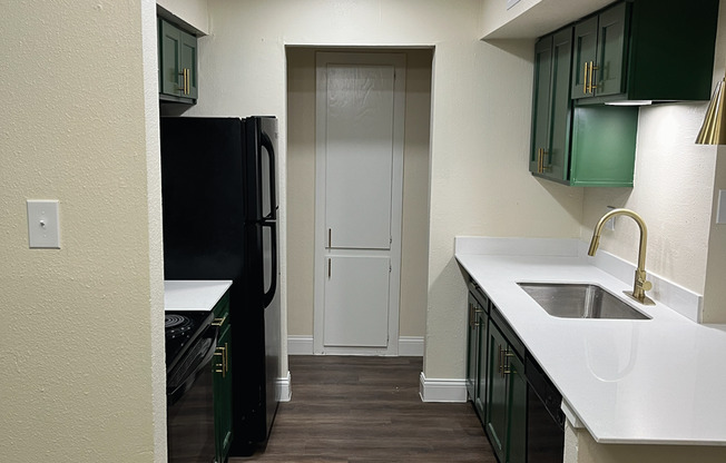 2 beds, 2 baths, 967 sqft, $1,299