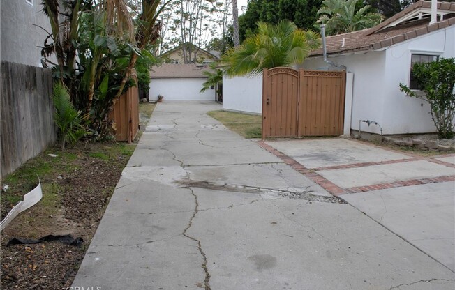 7055 7053 CORBIN AVE