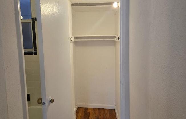 Studio, 1 bath, $2,400, Unit 4B