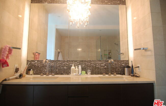 1 bed, 1.5 baths, 1,020 sqft, $5,500, Unit 31F