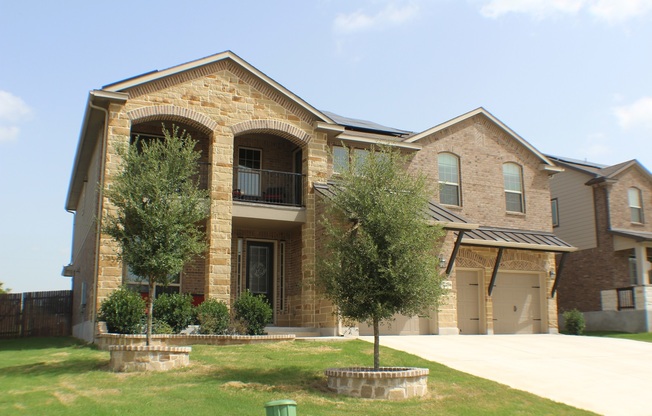 Beautiful spacious rental with fabulous upgrades. Realtor Commission $500