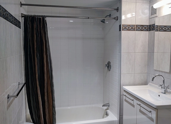 1 bed, 1 bath, 867 sqft, $3,600, Unit 423