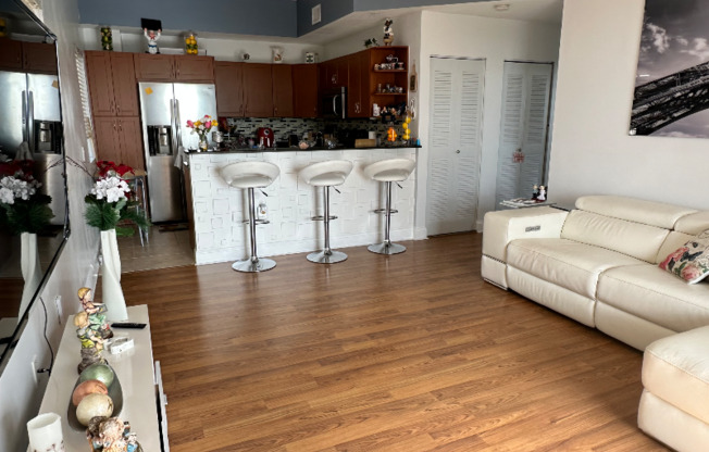 8440 SW 8 ST
