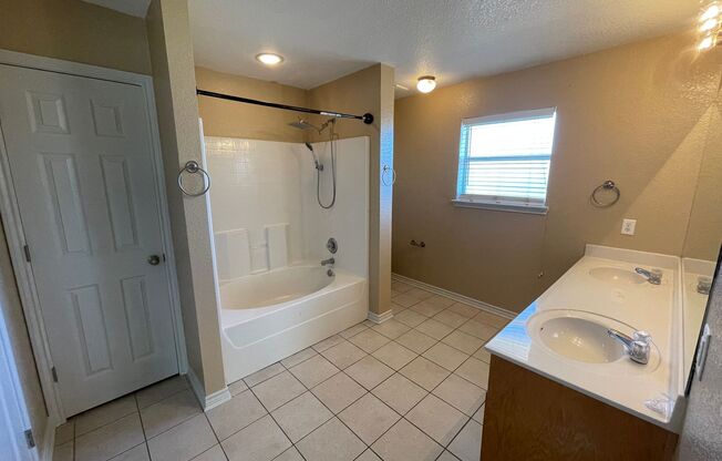 4 beds, 2 baths, $1,695