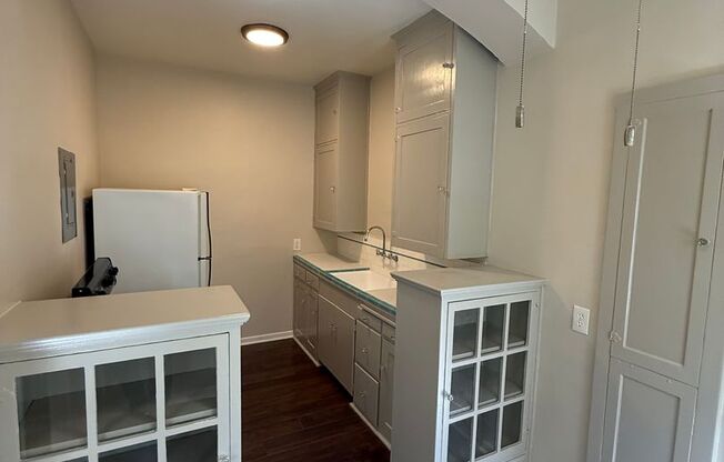 Studio, 1 bath, 425 sqft, $1,425, Unit 18