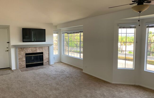 Canyon Villas: Upper 2 Bedroom 2 Bath Condo With Views Of Saddleback Mountains!