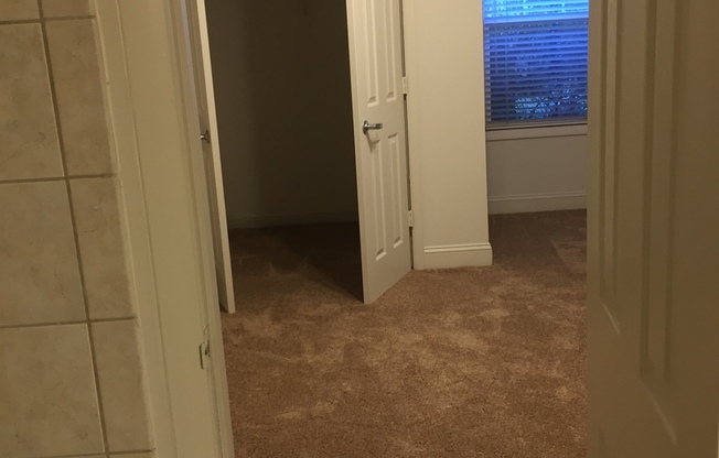 1 bed, 1 bath, 615 sqft, $1,305, Unit 4-0114