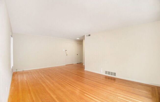 1 bed, 1 bath, $1,850, Unit 643 Beacon St. #2 - LU