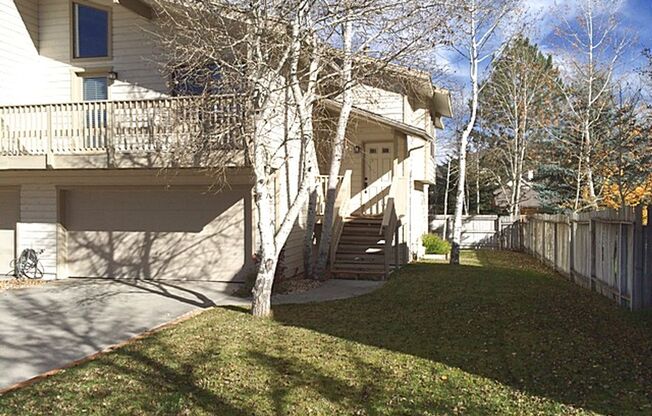 Great location on Cul-de-Sac