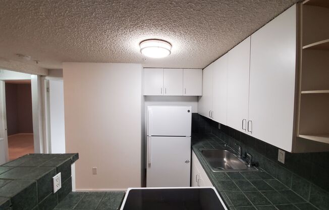 2 beds, 1 bath, $2,800