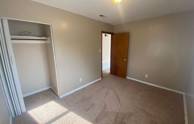 2 beds, 1 bath, $1,095