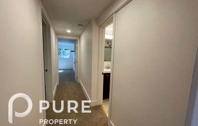 3 beds, 1 bath, 924 sqft, $1,695, Unit 3