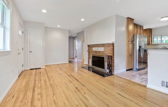 Charming Rambler - Close to Downtown Silver Spring - Available Now!