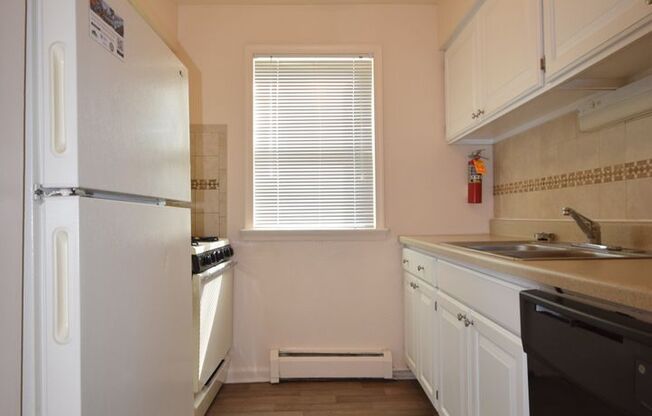 2 beds, 1 bath, 874 sqft, $1,445, Unit L-34