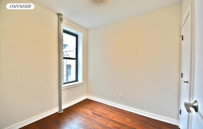 3 beds, 1 bath, $3,800, Unit 17