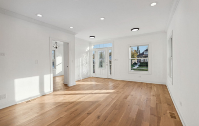 1106 ROSE AVE