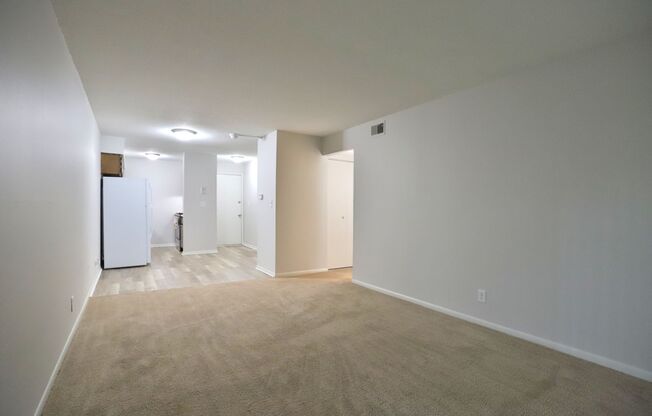 2 beds, 1.5 baths, 920 sqft, $825, Unit 1420 West Glen Avenue Apt 502