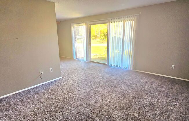 2 beds, 1 bath, 850 sqft, $800, Unit 2