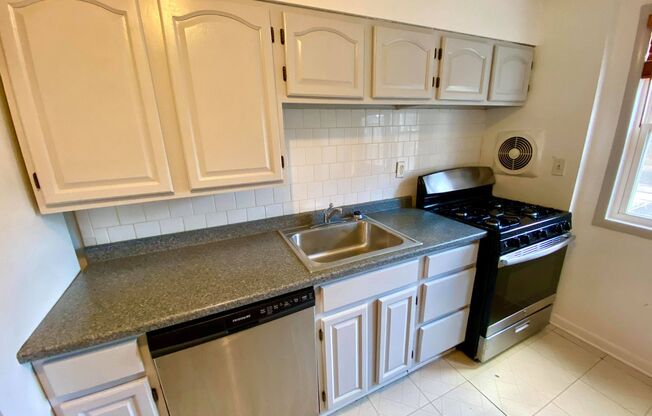 Charming 3Bed/1Bath in Cedonia Neighborhood