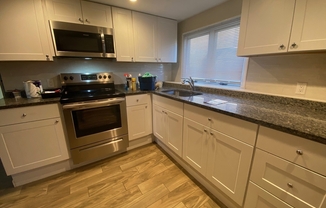 2 beds, 1 bath, $2,100, Unit 3