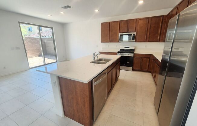 Bright and Spacious 5-Bedroom Residence: Your Pet-Friendly Oasis in the Heart of Las Vegas