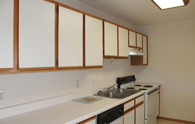 2 beds, 1 bath, $1,000, Unit 3428-3