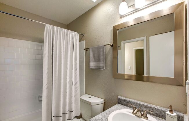 3 beds, 1.5 baths, 1,300 sqft, $1,439, Unit 120H